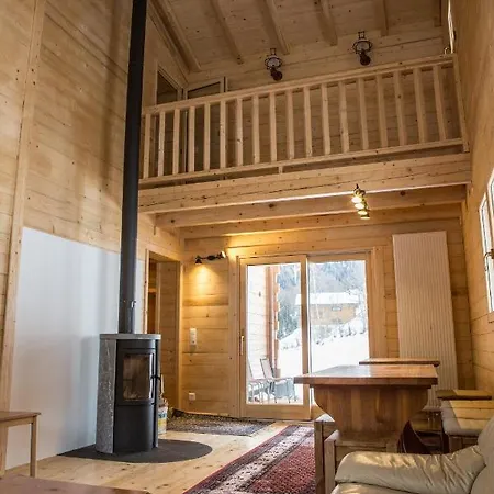 Rustic Chalet Sleeps 15-16 Fireplace 2 Parking