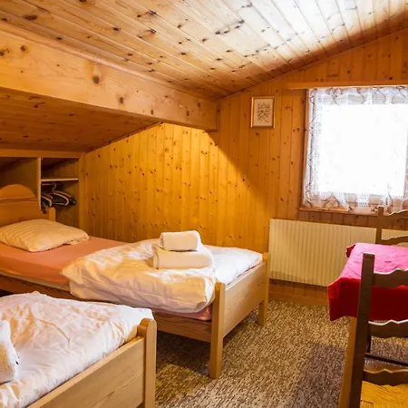 Rustic Chalet Sleeps 15-16 Fireplace 2 Parking Alpesi faház