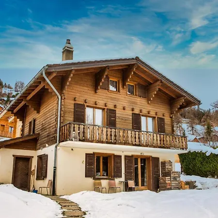 Rustic Chalet Sleeps 15-16 Fireplace 2 Parking Alpesi faház
